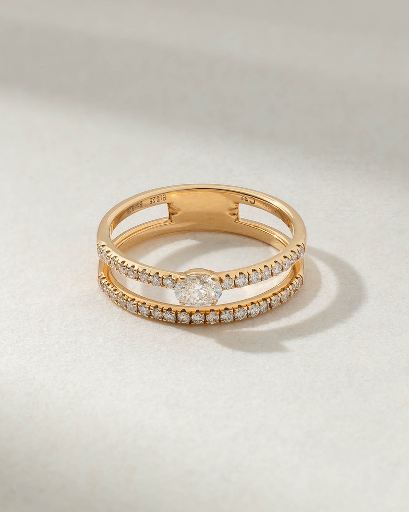 18K Rose Gold Ring with Oval Shaped Diamonds and Brilliants