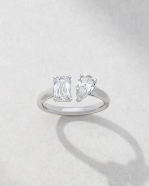 Ring in 18K White Gold with Pear and Emerald Cut Diamonds