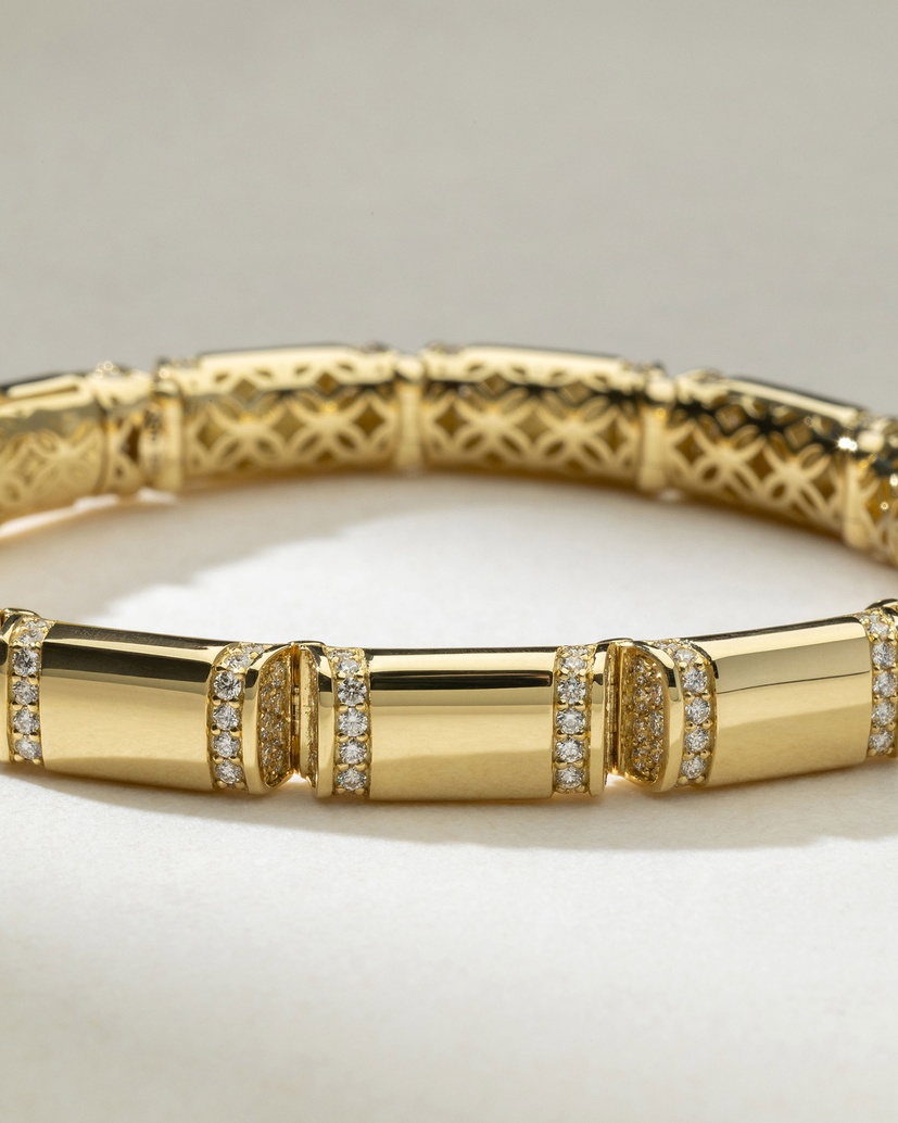 18K Yellow Gold Bracelet with Rectangular Links and Diamonds