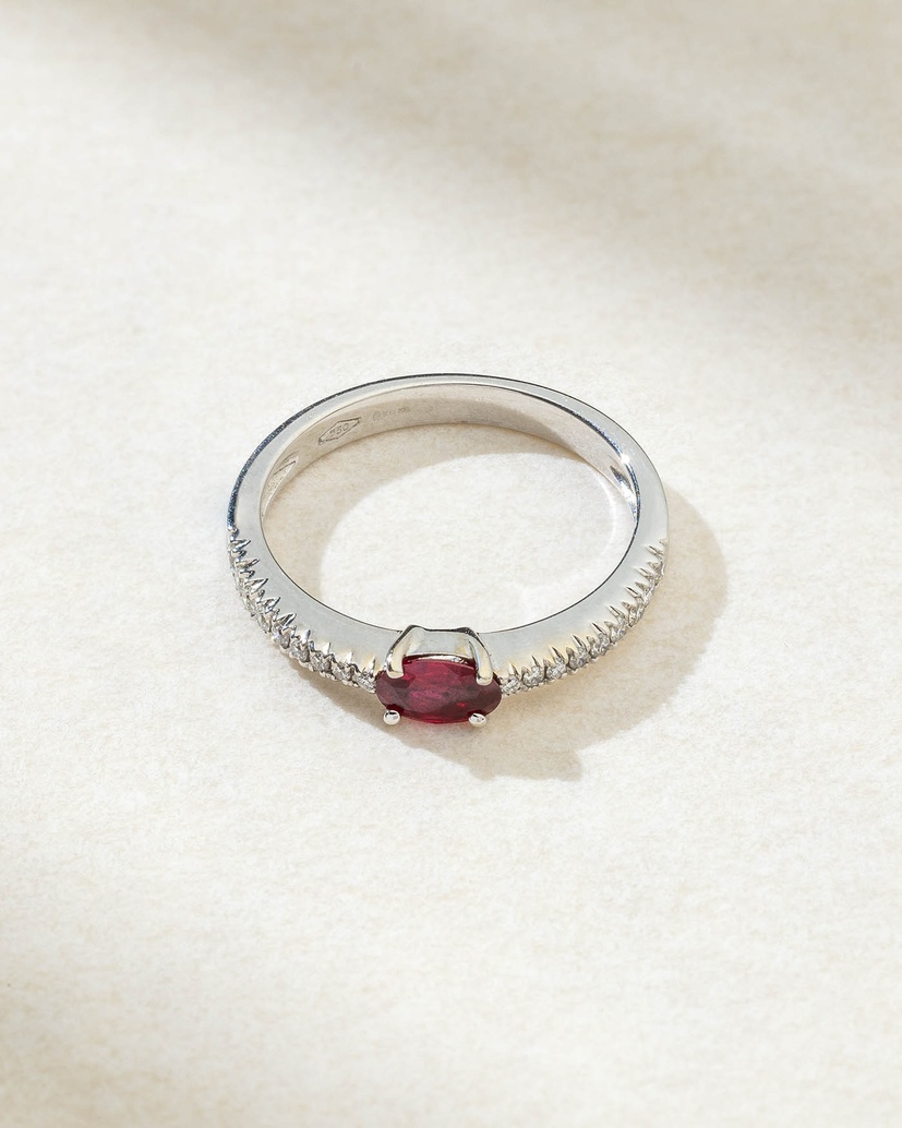 18K White Gold Ring with Oval Ruby and Brilliant Cut Diamonds