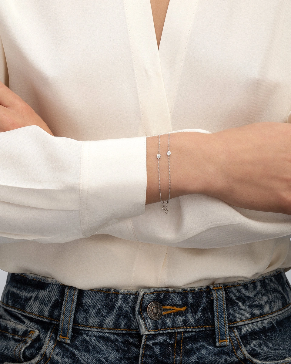 18K White Gold Bracelet with Dainty Diamond Pendant