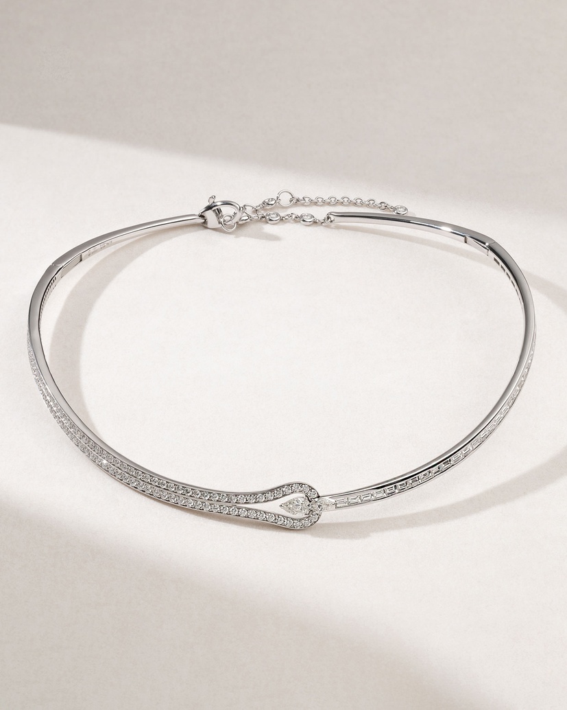 Statement 18K White Gold Choker Necklace with Pear Shaped, Baguette and Brilliant Diamonds