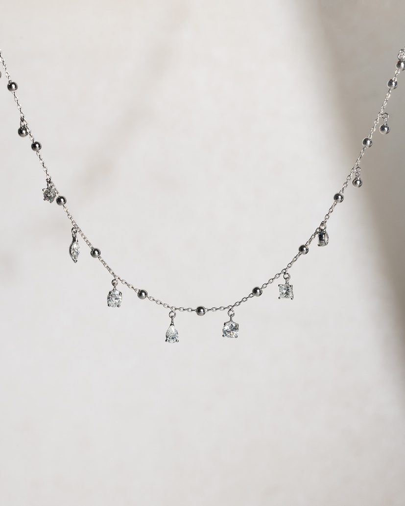 Stunning 18 K White Gold Necklace with Pear, Oval, Marquise and Princess Cut Diamonds - Image 1