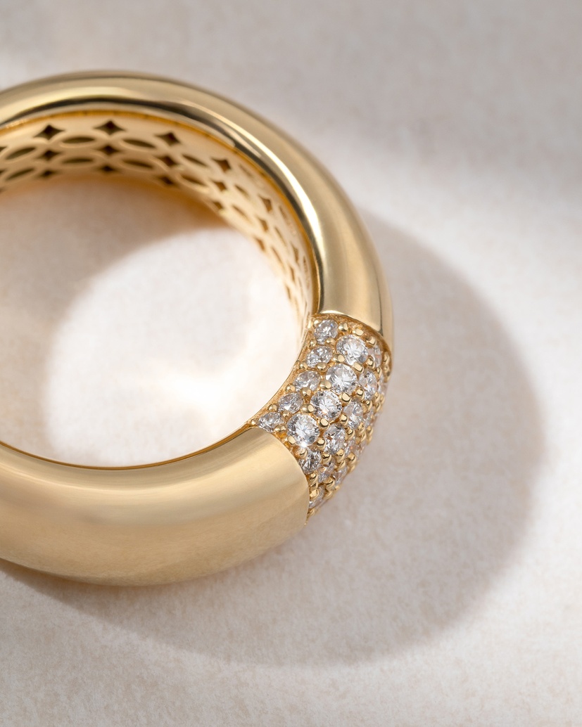 18K Yellow Gold Ring with Pave’ Diamonds