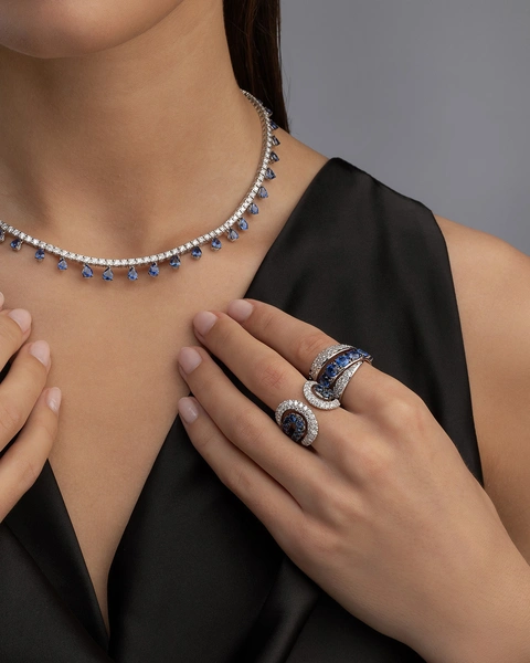 Δαχτυλίδι Λευκόχρυσο Κ18 με Καμπύλες, Διαμάντια και Ζαφείρια