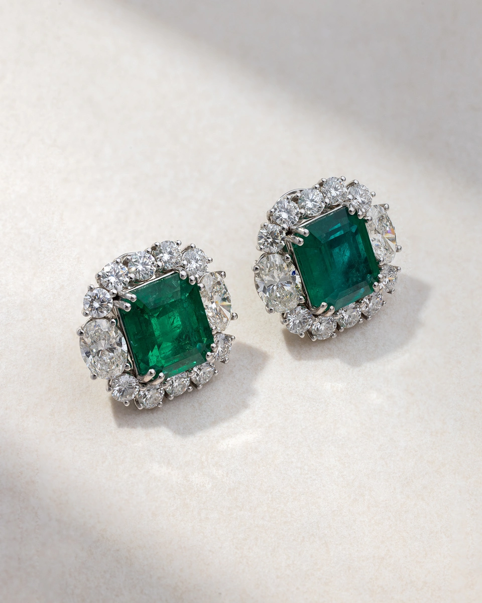 18K White Gold Earrings with Brilliant, Oval, Diamonds and Emeralds