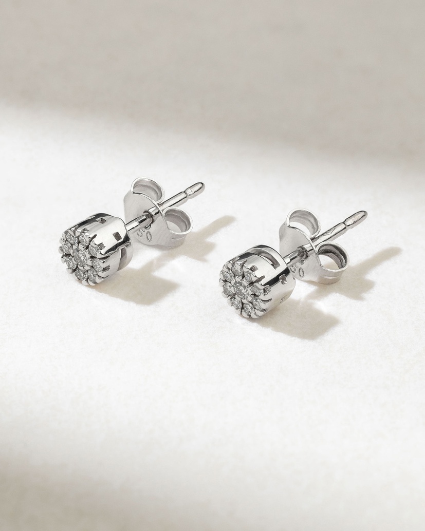 White Gold Stud Earrings K18 with Brilliants