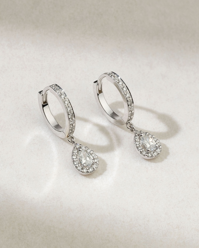 18K White Gold Drop Earrings with Pear shaped and Brilliant Diamonds