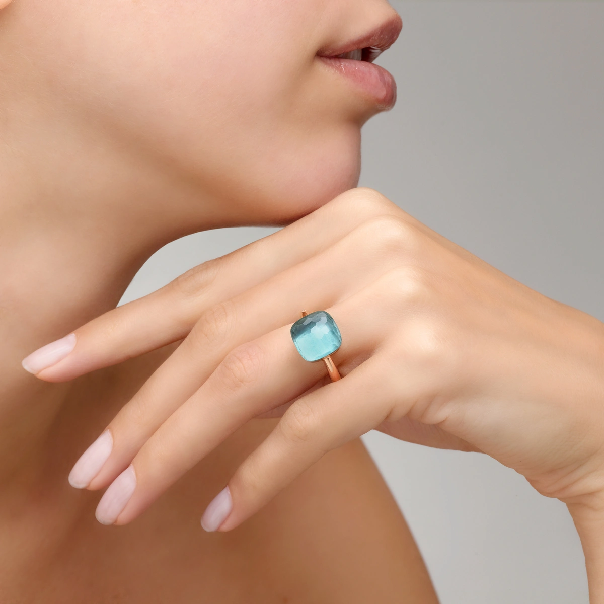 Nudo Maxi ring in 18k rose and white gold with sky blue topaz