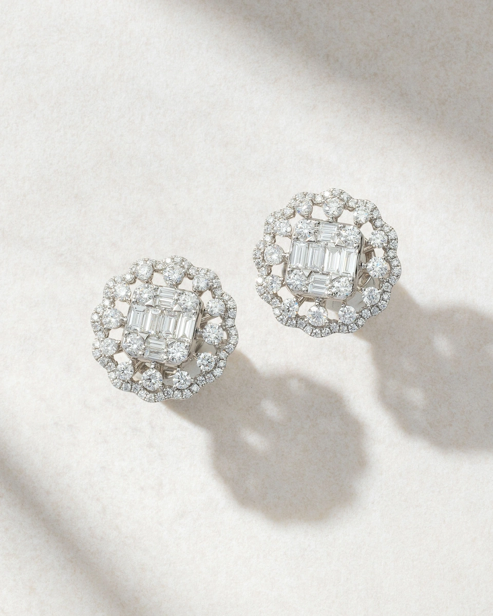 18K White Gold Stud Earrings with Diamond Lace