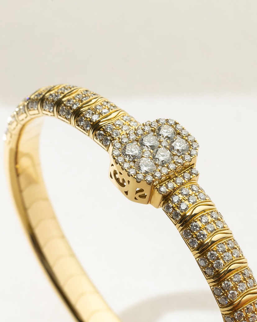 18K Yellow Gold Bangle Bracelet with Diamonds