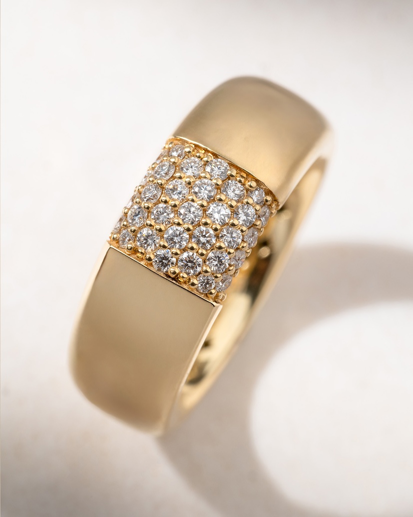 18K Yellow Gold Ring with Pave’ Diamonds