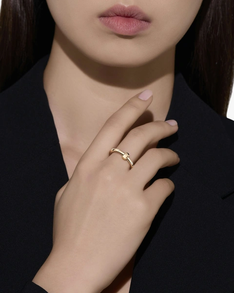 Together Ring in 8k rose gold with white diamonds.