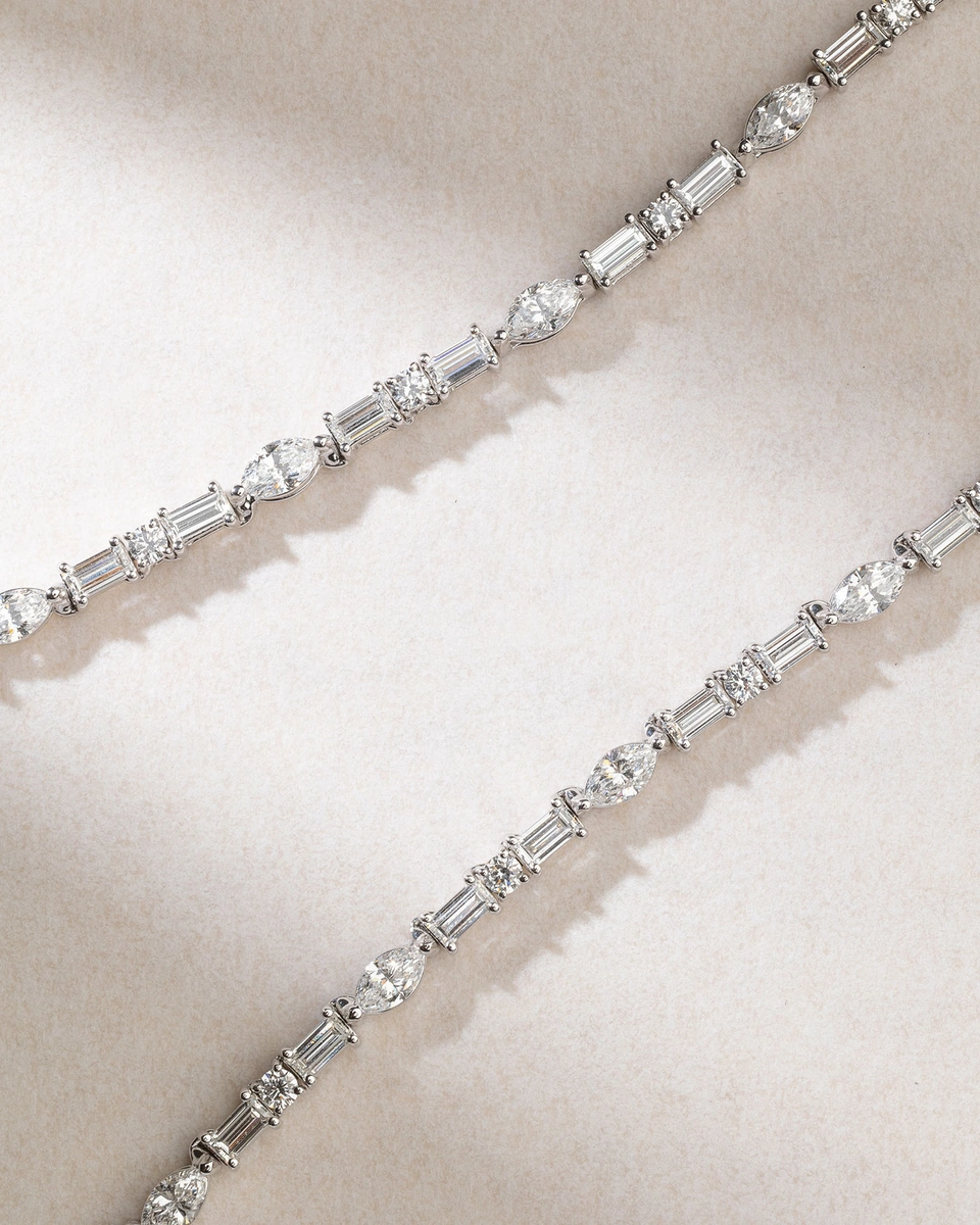 Superb Necklace in 18K White Gold with Brilliant, Marquise and Baguette Diamonds