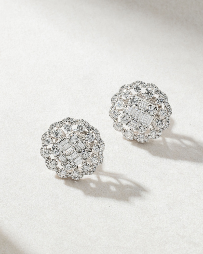 18K White Gold Stud Earrings with Diamond Lace - Image 3