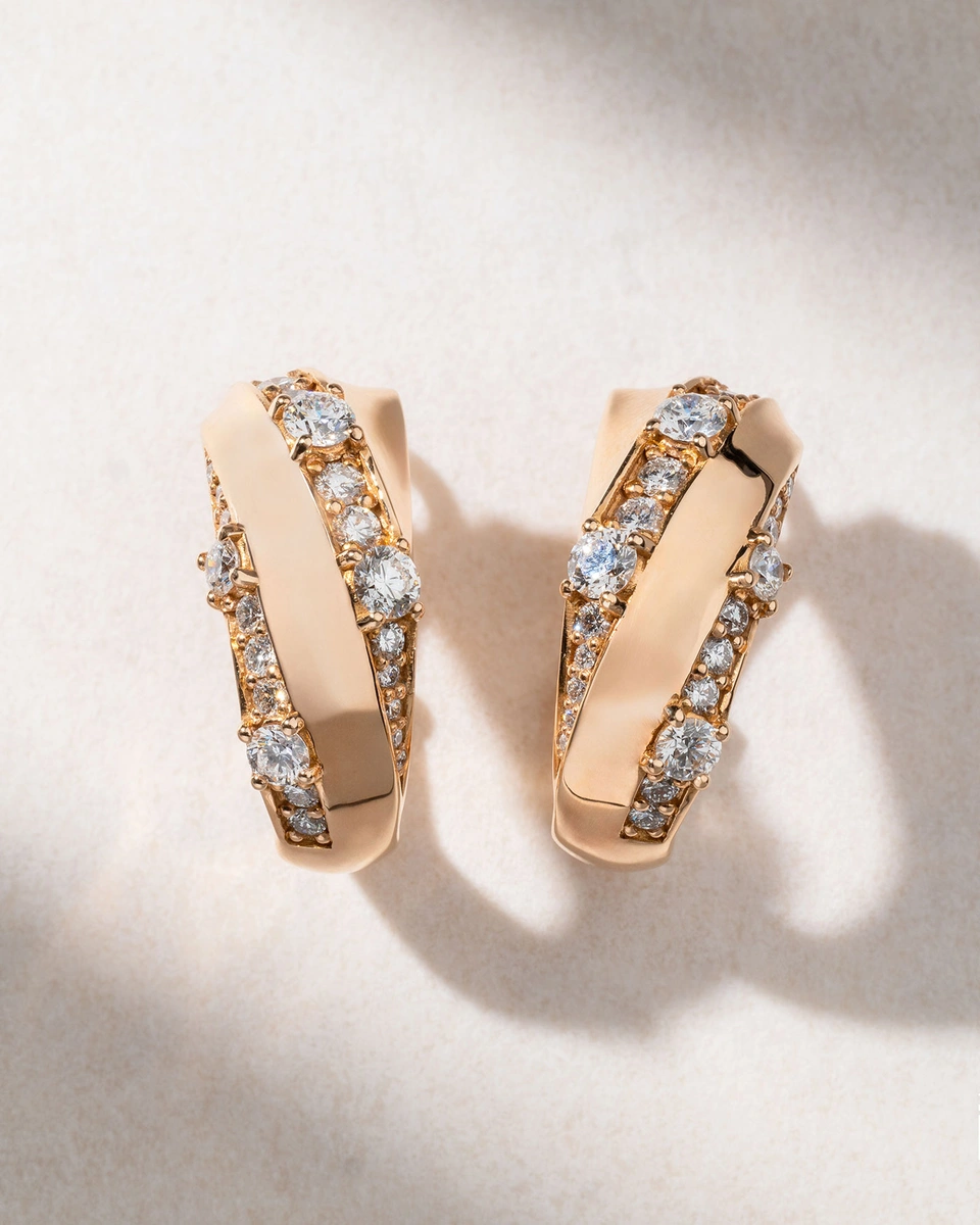 Σκουλαρίκια Ροζ Χρυσοί Κρίκοι Κ18 με Μπριγιάν Διαμάντια