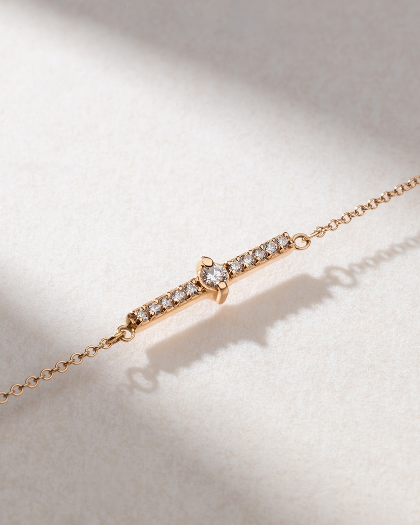 Sophisticated 18K Rose Gold Necklace with Brilliant Diamonds