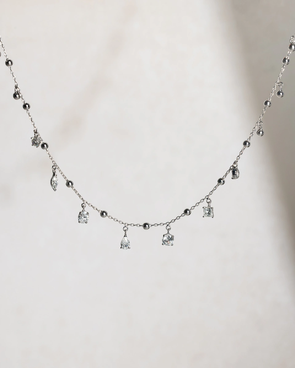 Stunning 18 K White Gold Necklace with Pear, Oval, Marquise and Princess Cut Diamonds