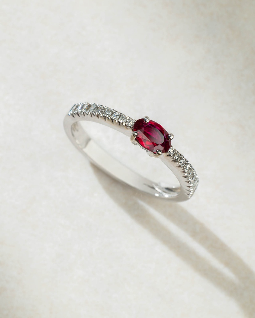 18K White Gold Ring with Oval Ruby and Brilliant Cut Diamonds