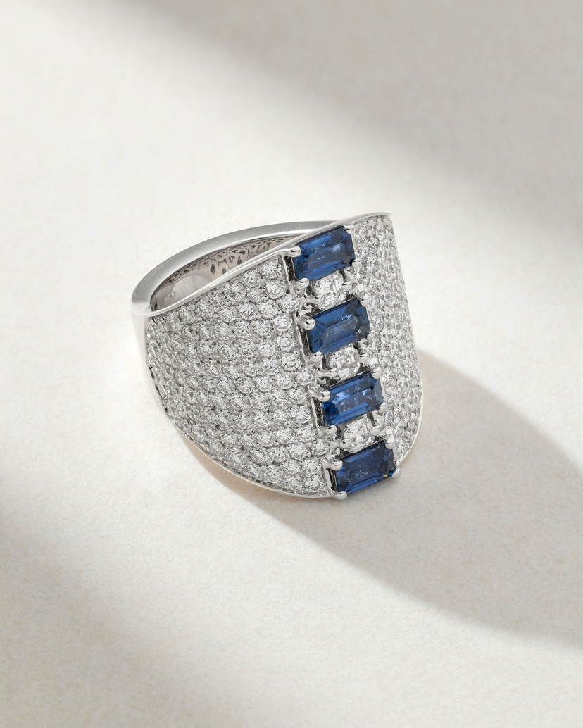 18K White Gold Ring with Brilliant , Asscher cut Diamonds and Baguette Sapphires - Image 1