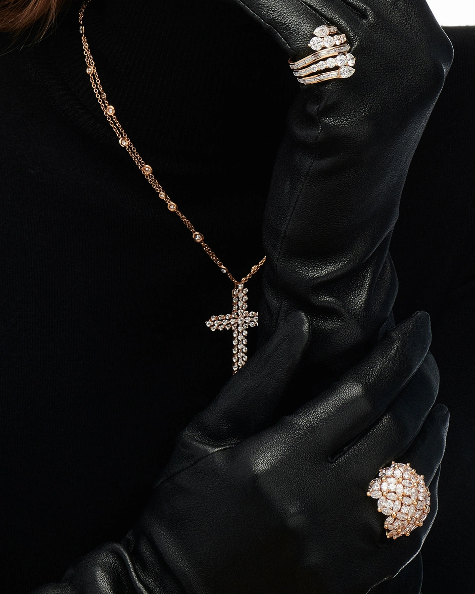 Cross in 18K Rose Gold with Brilliant-Cut Diamonds