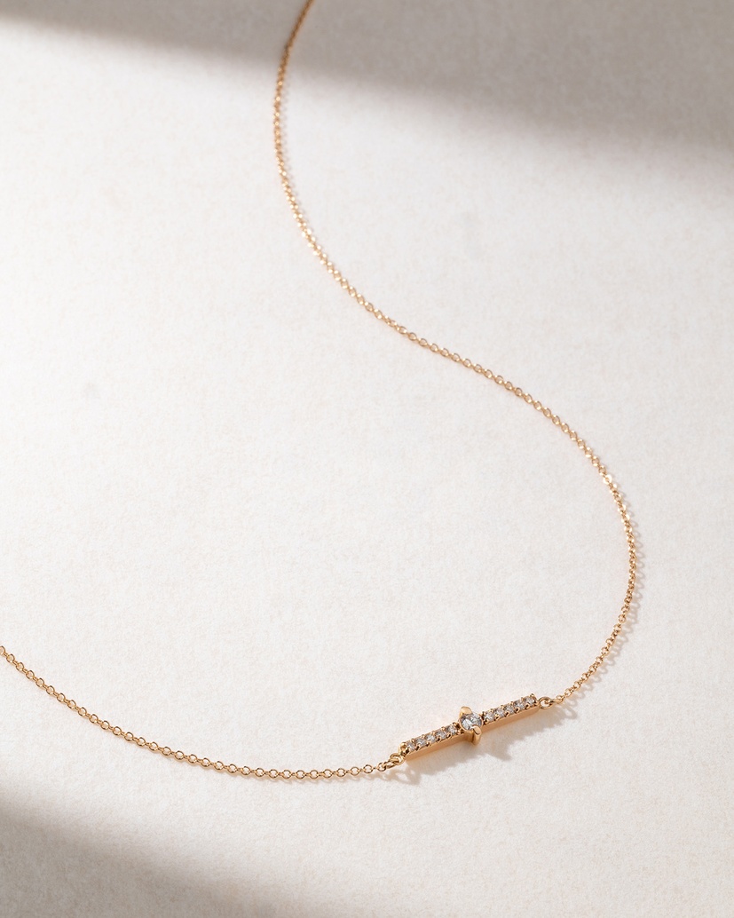 Sophisticated 18K Rose Gold Necklace with Brilliant Diamonds