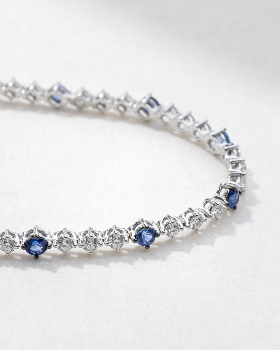 18K White Gold Bracelet with Brilliant-Cut Diamonds and Sapphires