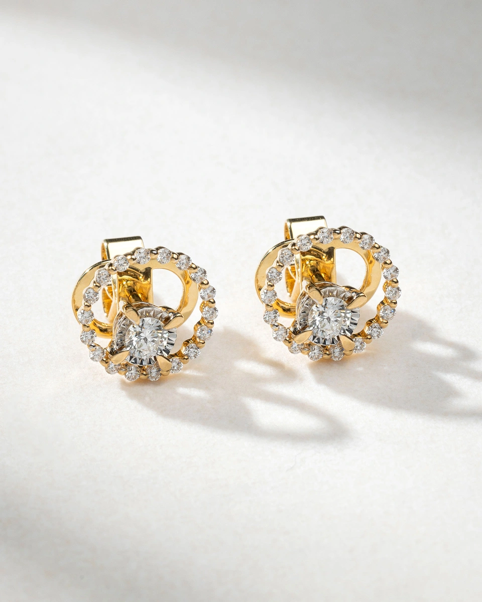 Σκουλαρίκια σε Κίτρινο Χρυσό Κ18 με Μπριγιάν και Στρογγυλό Περίγραμμα