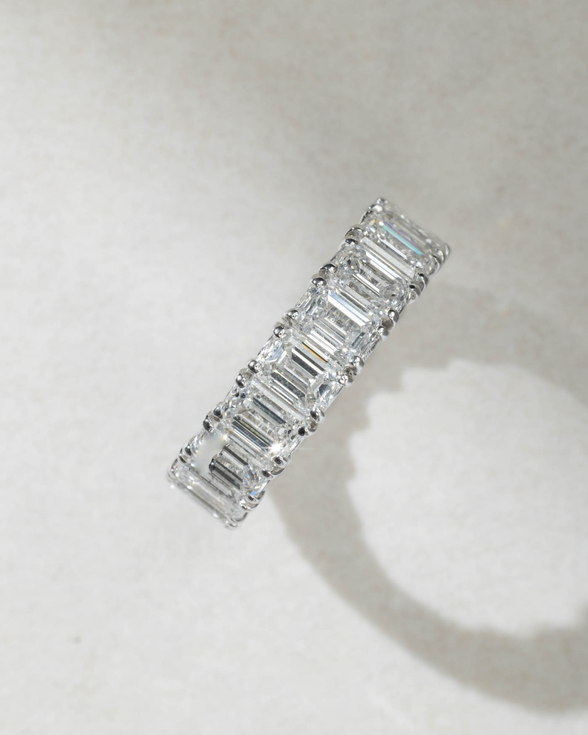 Stunning 18K White Gold Ring with Emerald Cut Diamonds