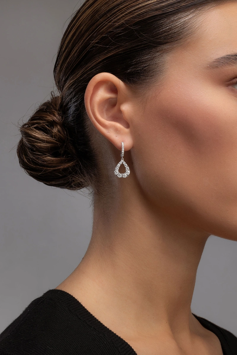 Διάτρητα Σκουλαρίκια σε Λευκόχρυσο Κ18 με Σχήμα Δάκρυ