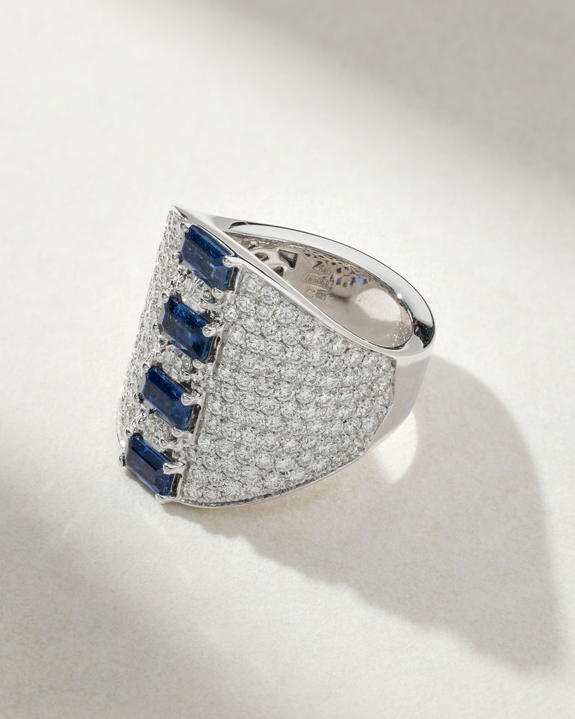 18K White Gold Ring with Brilliant , Asscher cut Diamonds and Baguette Sapphires - Image 2